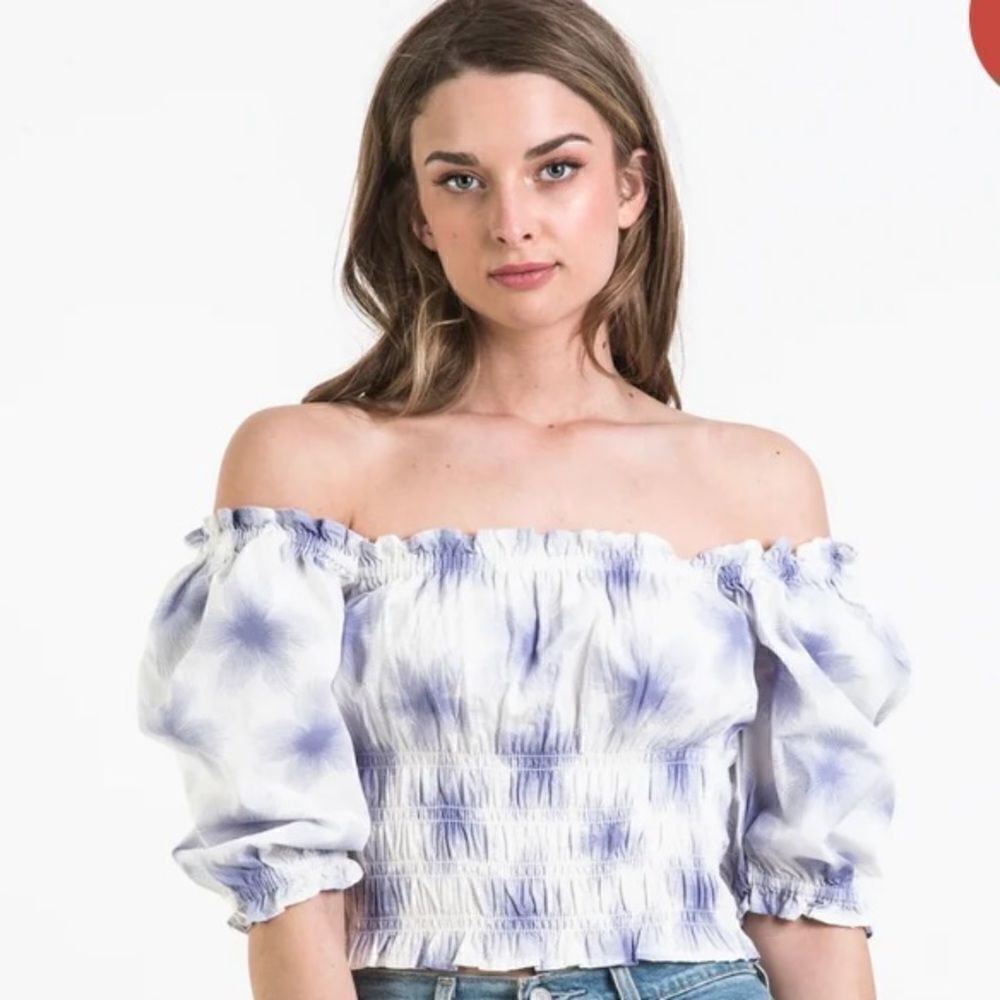 Levi’s Purple Floral Off the Shoulder Crop size Large